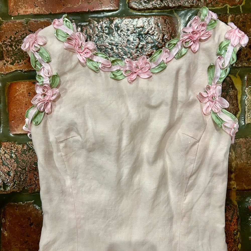 Geometrie pale pink linen sheath dress ribbon flowers around neck size 0.